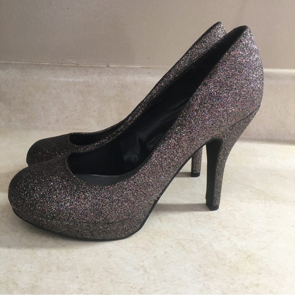 Fergalicious by Fergie Sparkle Party Pumps 7.5M